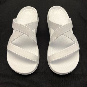 NWOT NuuSol White Slip-on Hailey Sandal Shoes, size 6